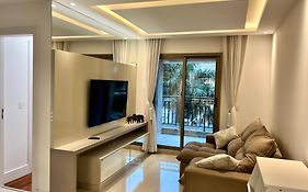 Luxuoso apto 2 quartos na Av do Batel- Academia, Piscina aquecida e Churrasqueira